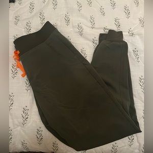 FIGS. Zamora jogger. Moss. Size small.